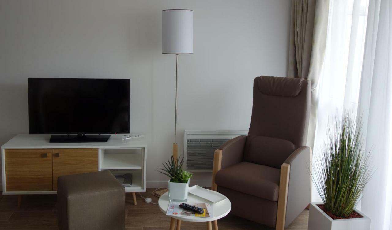 Aparthotel Domitys - Les Robes D'Airain Caen Esterno foto