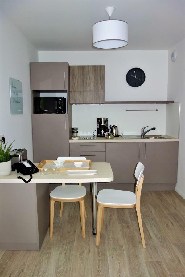 Aparthotel Domitys - Les Robes D'Airain Caen Esterno foto