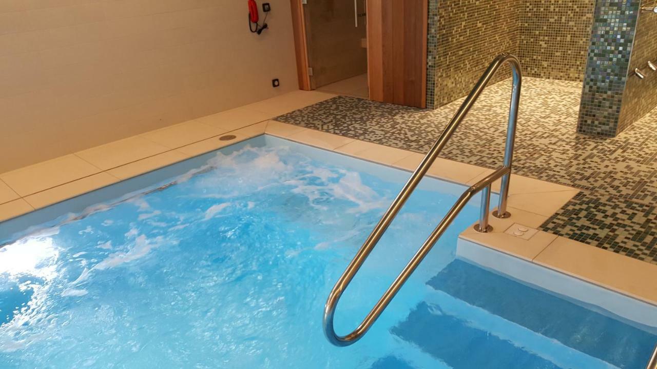 Aparthotel Domitys - Les Robes D'Airain Caen Esterno foto