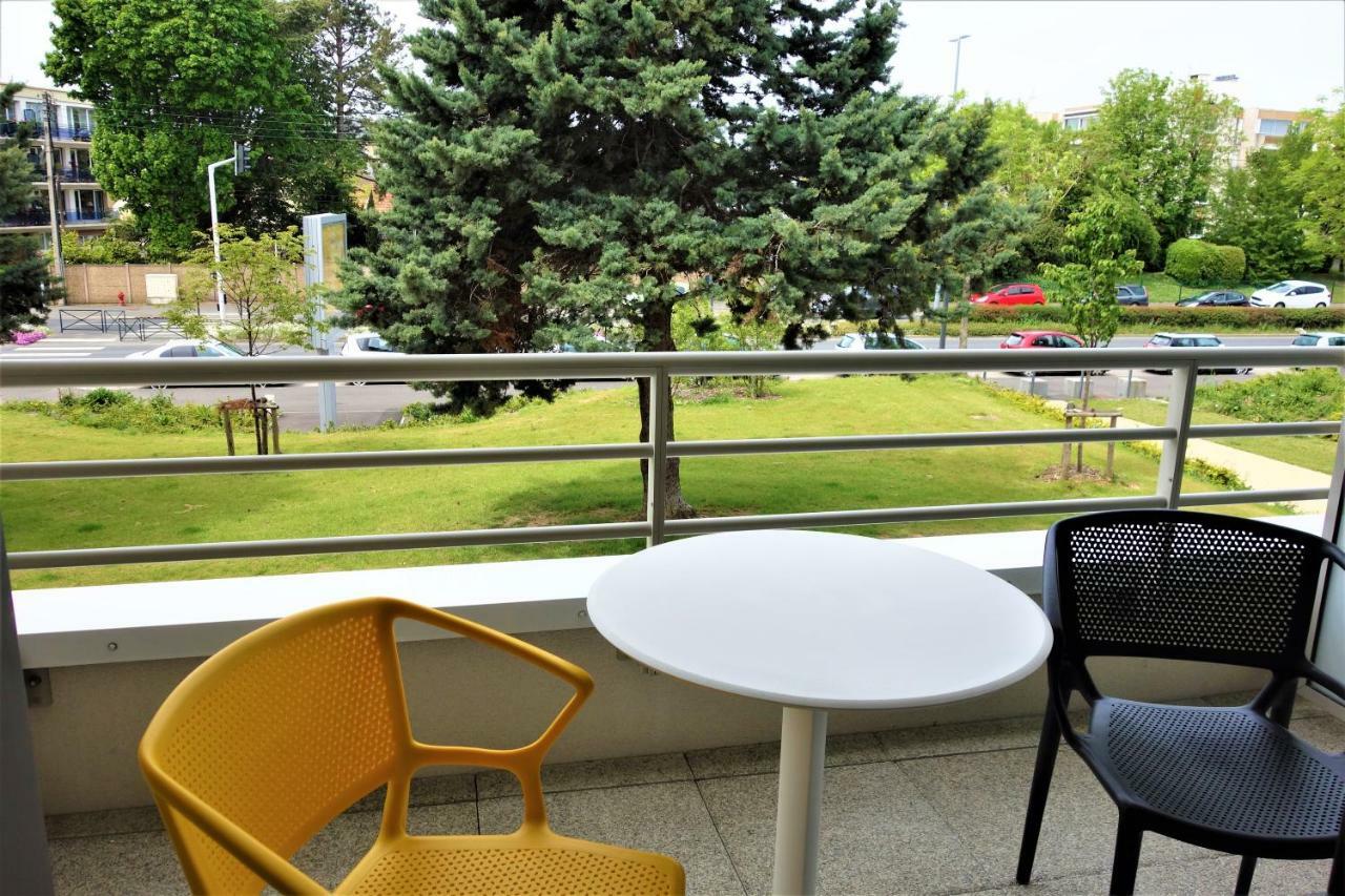 Aparthotel Domitys - Les Robes D'Airain Caen Esterno foto