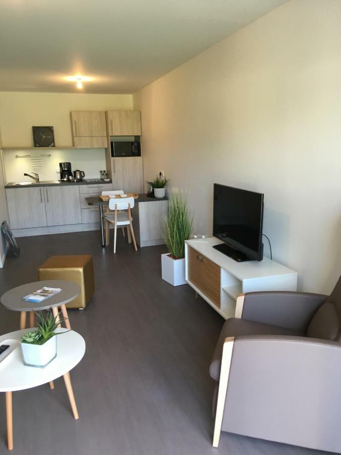 Aparthotel Domitys - Les Robes D'Airain Caen Esterno foto